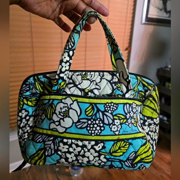 Vera Bradley Handbags - Lovely Vera Bradley Island Blooms Tote